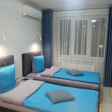 Апартаменты Weekend Inn Uzhhorod Ngoại thất bức ảnh