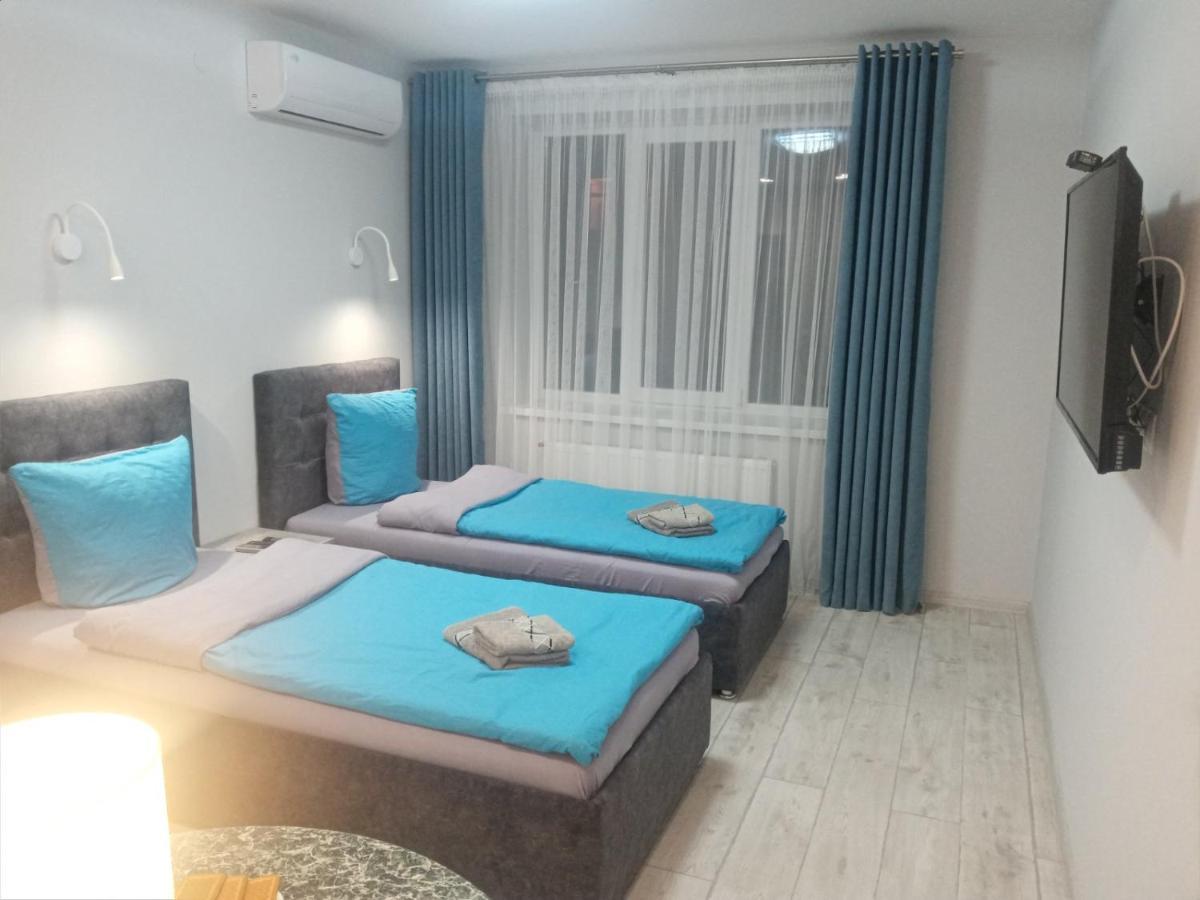 Апартаменты Weekend Inn Uzhhorod Ngoại thất bức ảnh